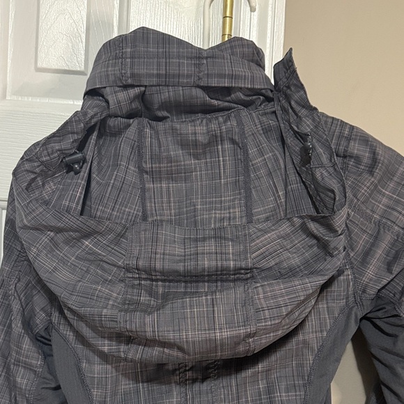 🖤 Lululemon Run: For Your Life Jacket — Black Plaid (Size 4) - Picture 7 of 11